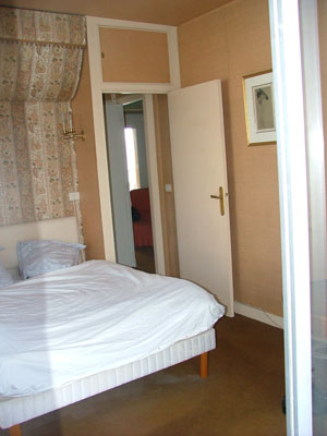 Appartement sur Dinard : Location Vue mer : Chambre N 2 avec balcon