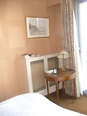 Appartement sur Dinard : Location Vue mer : Chambre N 2 avec balcon